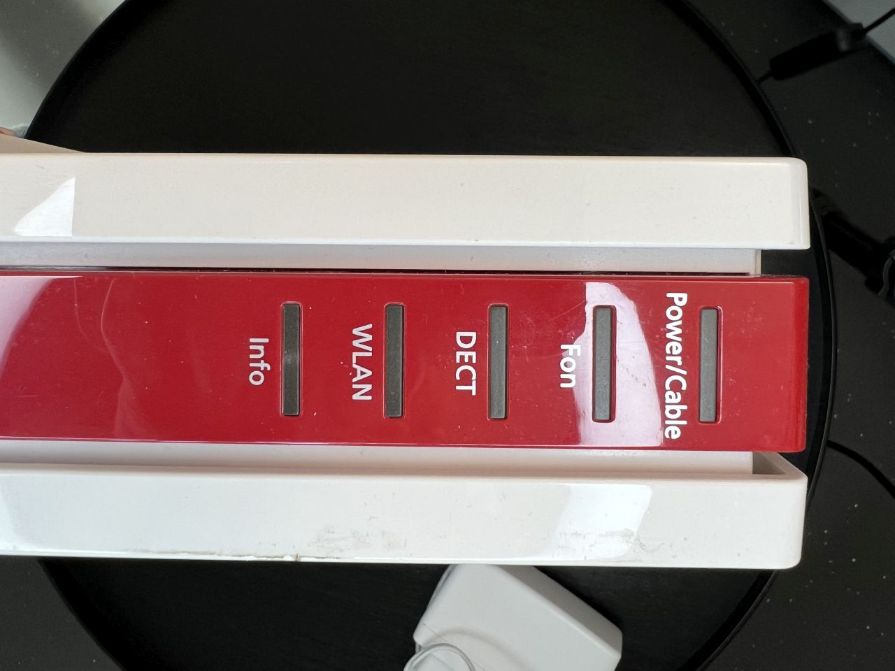 AVM WLAN-Router FRITZ!Box 6591 Cable mit Kabelmodem – Bild 3 von 5